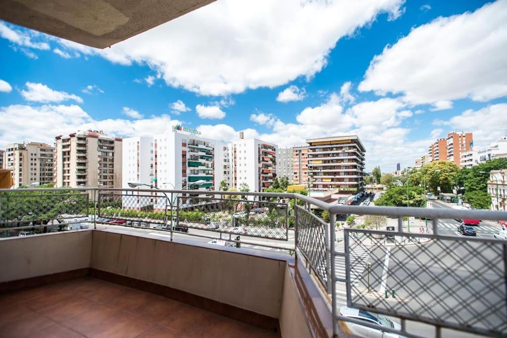 Appartamento Amplio Piso En Nervion, Excelente Zona De La Ciudad. Siviglia Esterno foto
